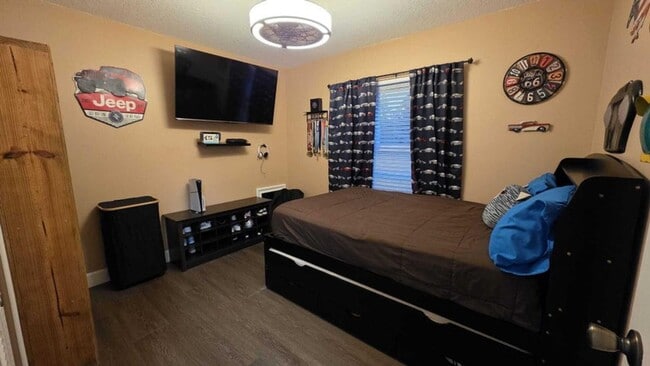 Building Photo - 15665 66th Ct N