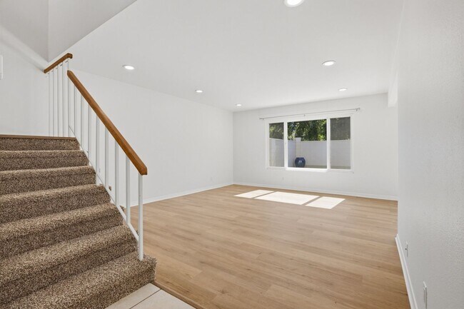 Building Photo - Beautifully Updated Home in Lake Lindero
