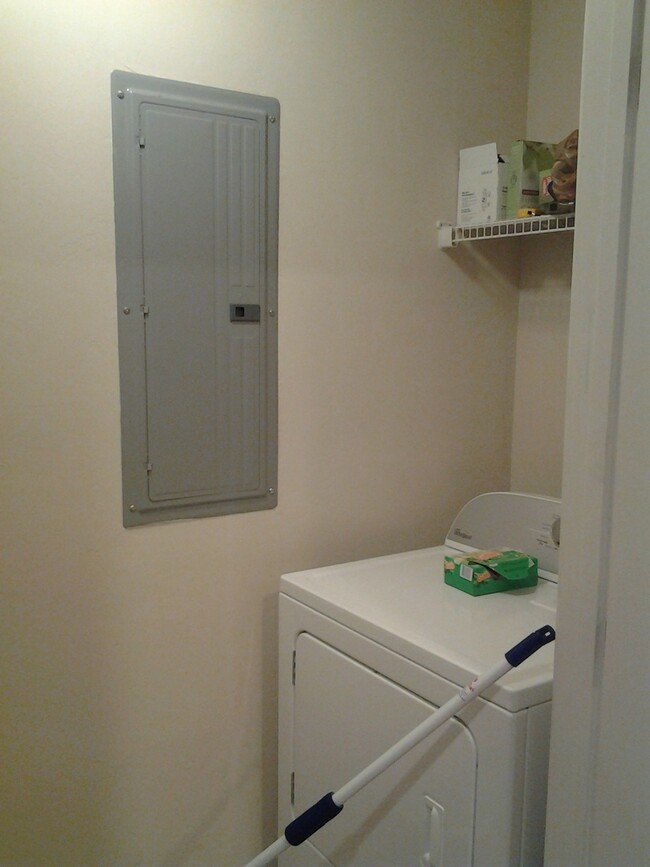 Building Photo - 3bedrooms 2 baths single family home available March 2022 in Qunicy Fl