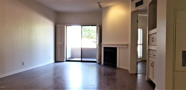 Building Photo - 10301 N 70th St