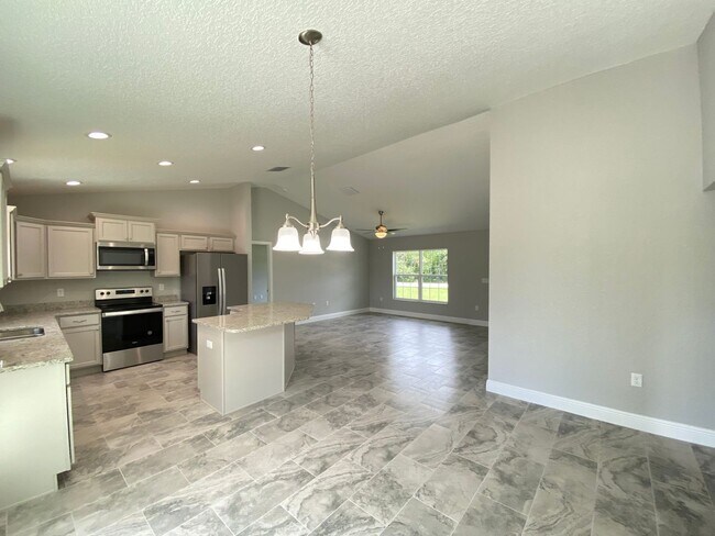 Building Photo - Desirable SW Ocala Neighborhood 4/2/2