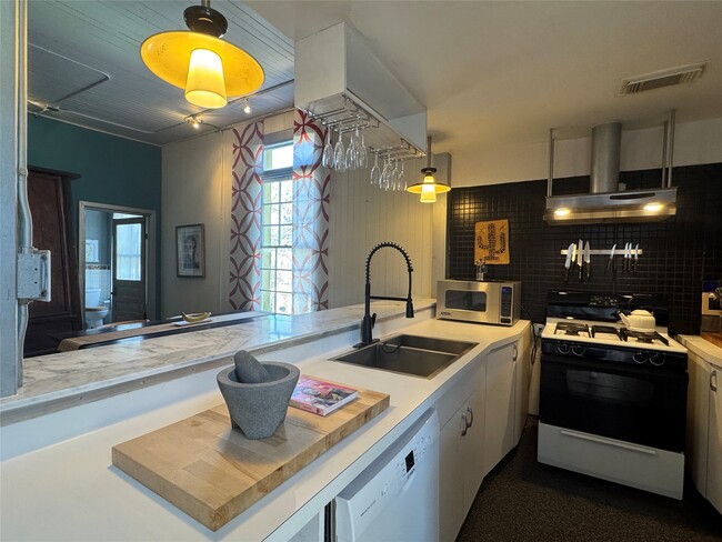 Building Photo - 1614 Avenue K