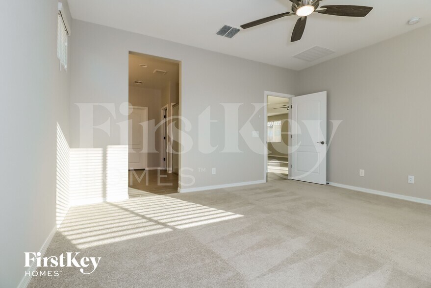 Building Photo - 8411 S 164th Dr