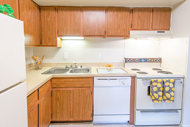 Kitchen (cabinets & appliances may vary) - Manchester West