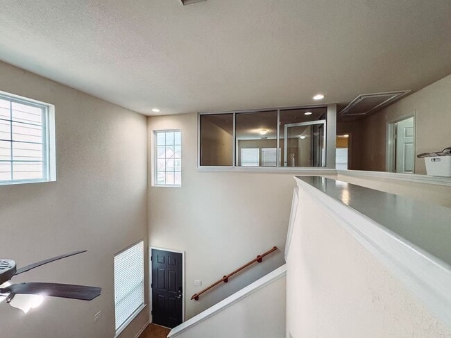 Building Photo - 3923 Calgary Cir