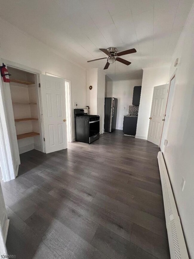 Building Photo - 204 Erie St