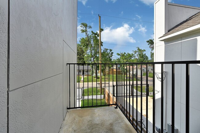 Building Photo - 90 Burress St