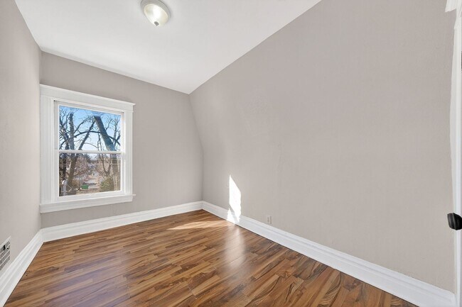 Building Photo - SECTION 8 WELCOME – 3BR Home with Covered Front Porch | $1,700