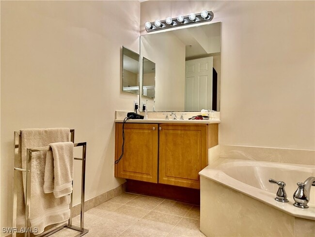 Building Photo - 1305 Mariposa Cir