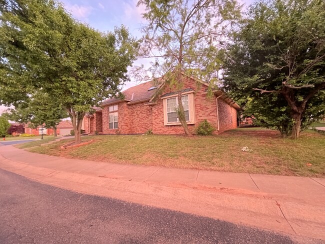 Building Photo - 16721 Farmington Way