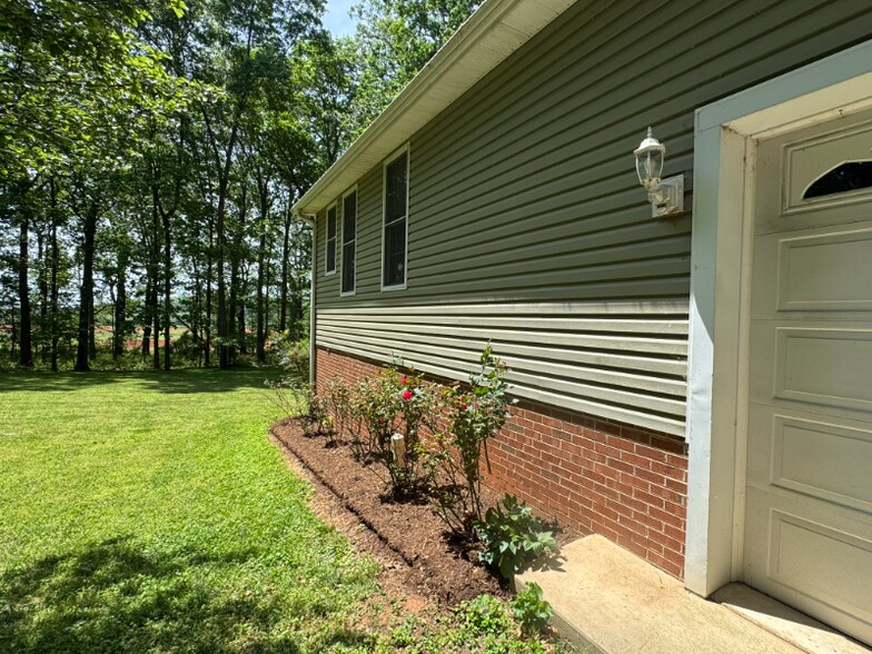 Building Photo - 19495 Briar Patch Dr