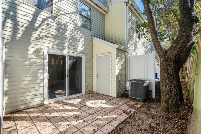 Building Photo - 6703 Jefferson Pl