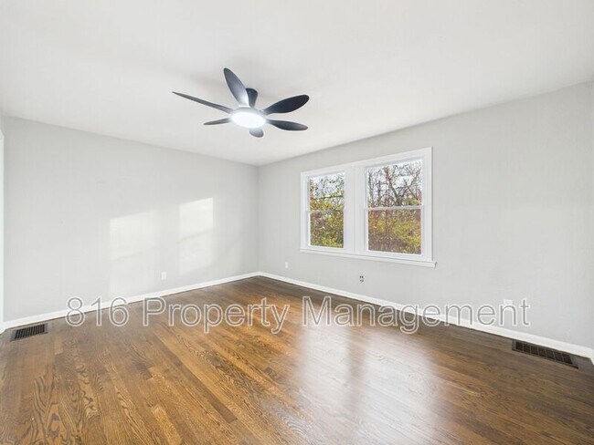 Building Photo - 7560 Prospect Ave