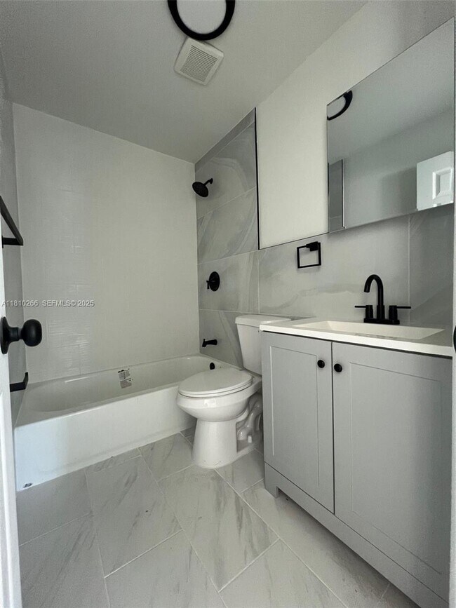 Building Photo - 1831 NE 56th St