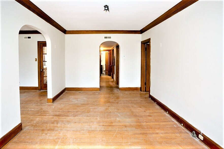 Building Photo - 3844 N Bernard St