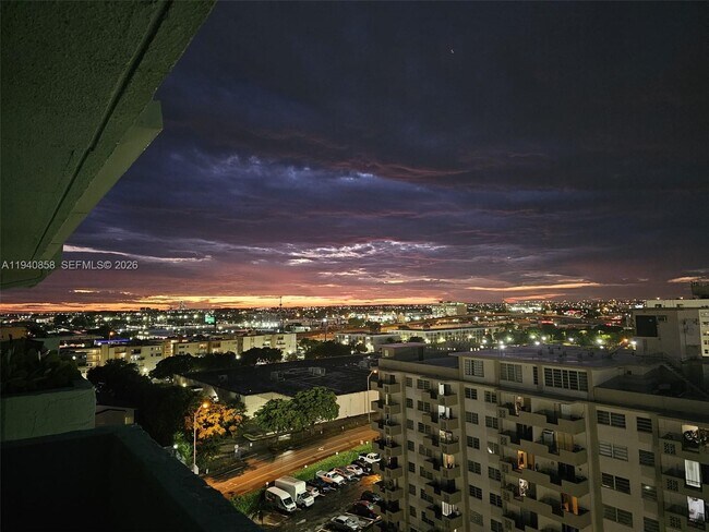 Building Photo - 1825 W 44th Pl