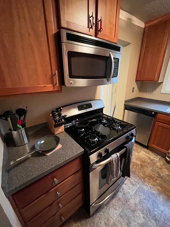 Building Photo - 429 W Eagle Lake Dr