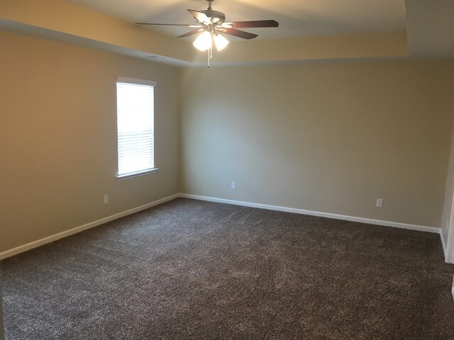 Building Photo - 1389 Castleoak Dr