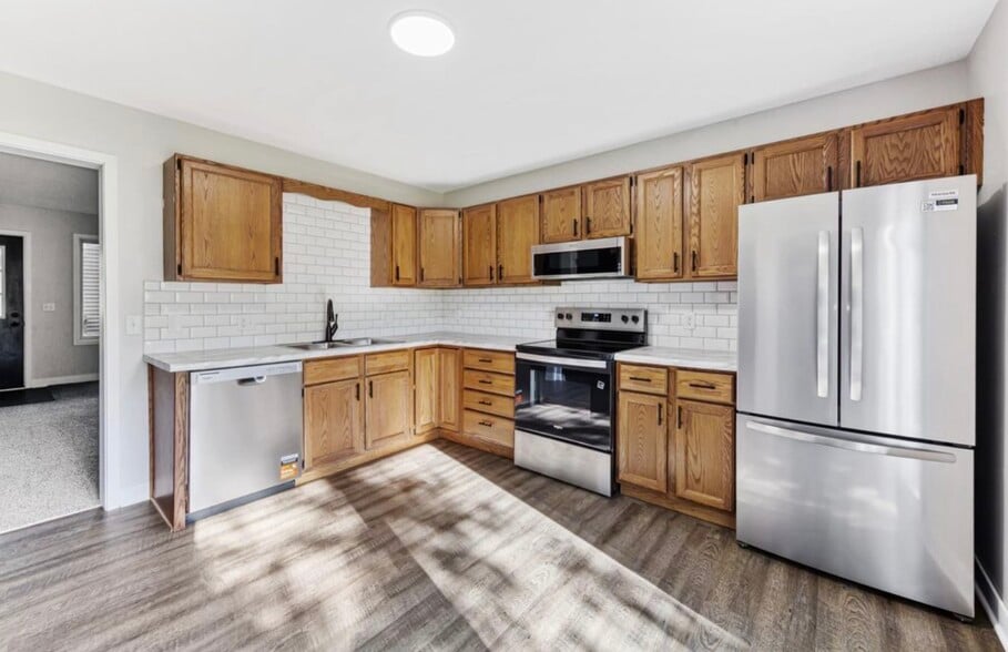 Building Photo - 1639 Pleasant View Dr