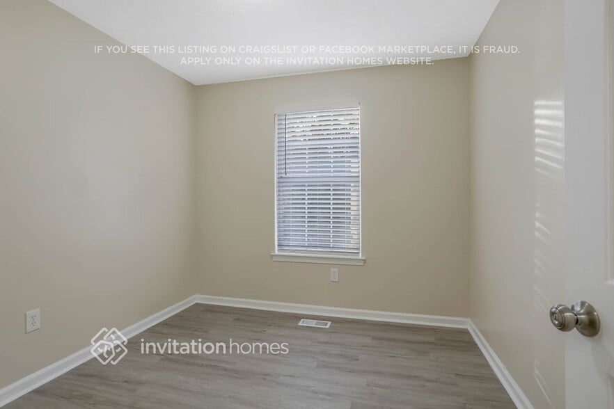 Building Photo - 1350 Stoneleigh Way