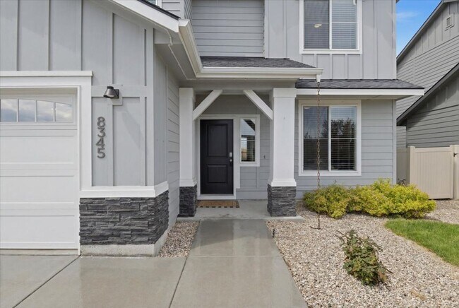 Building Photo - 5 Bedroom, 2.5 Bathroom home located in Southeast Boise