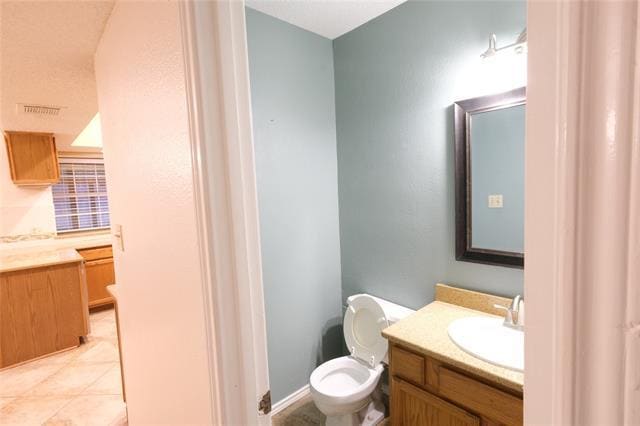 Building Photo - 4348 Kenwood Dr