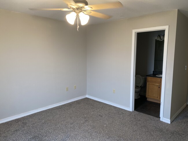 Building Photo - 320 Toni Ln