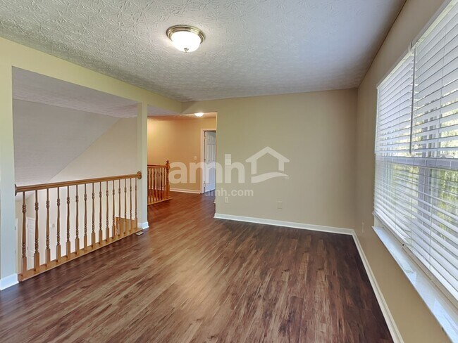 Building Photo - 402 Rolling Acre Dr