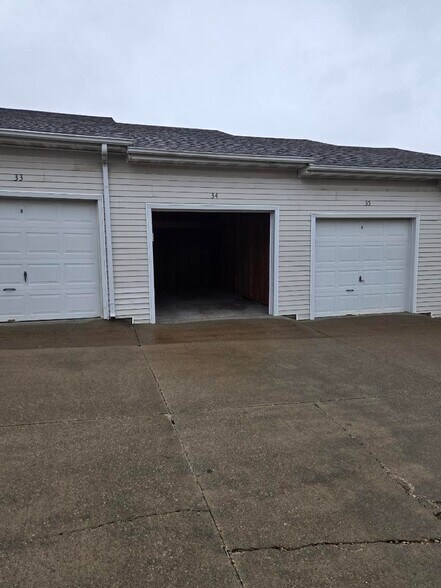 Building Photo - 950 67th St