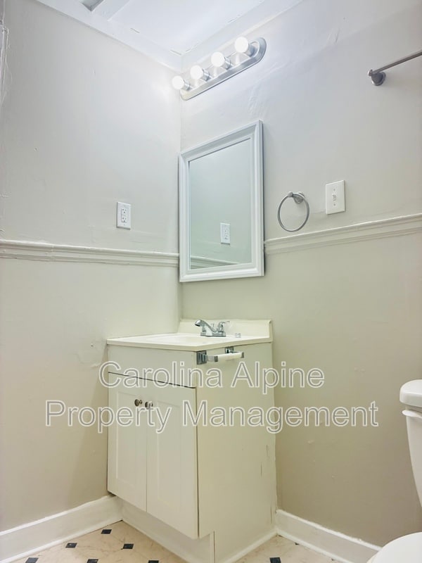 Building Photo - 402 Wilson St