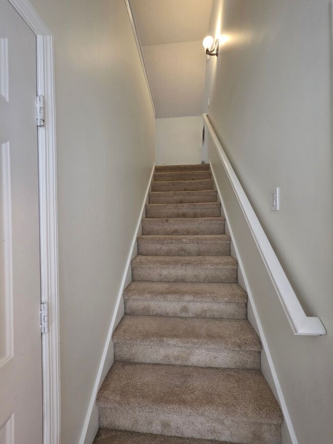 Building Photo - Charming 3-Bedroom Home in Desirable Shadowmoss Community