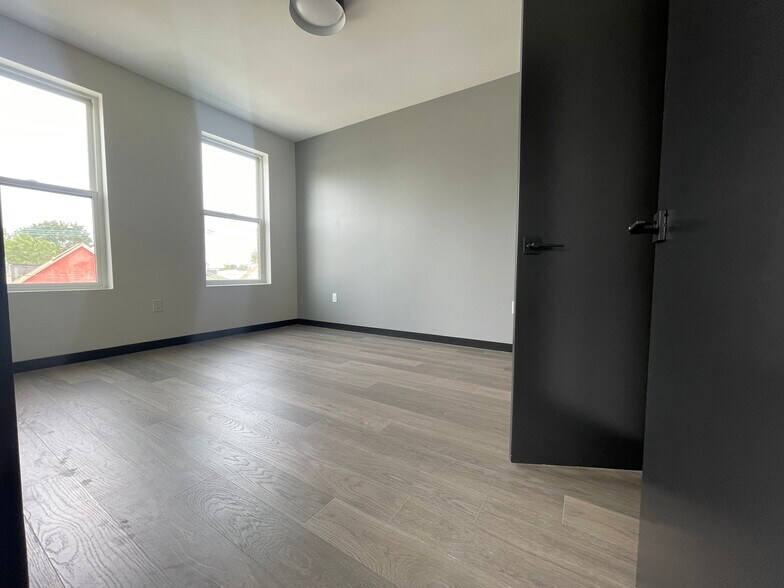132 Mallory Ave 301 - 138 Mallory Ave