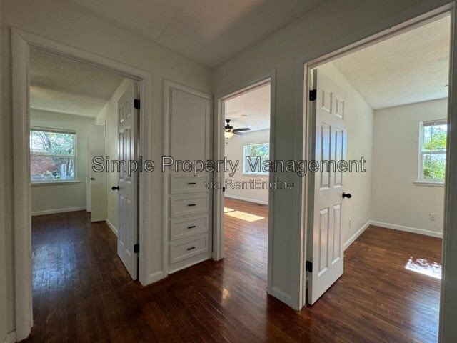 Building Photo - 816 Willow Ln