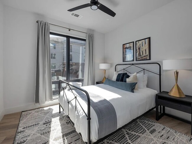 Building Photo - 303 31st Ave N