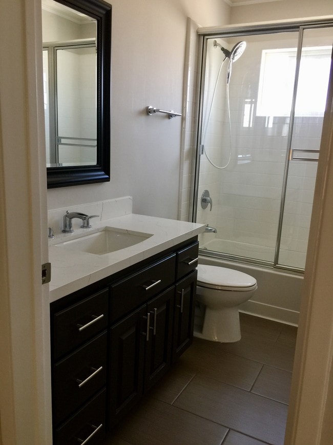 Building Photo - 1033 Euclid St