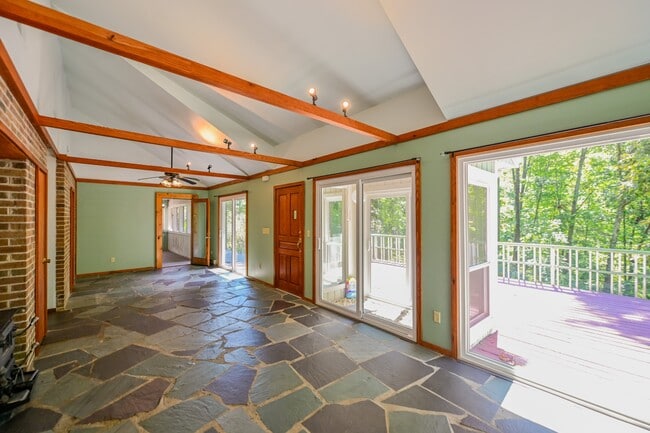Building Photo - 6605 Jeff Ln