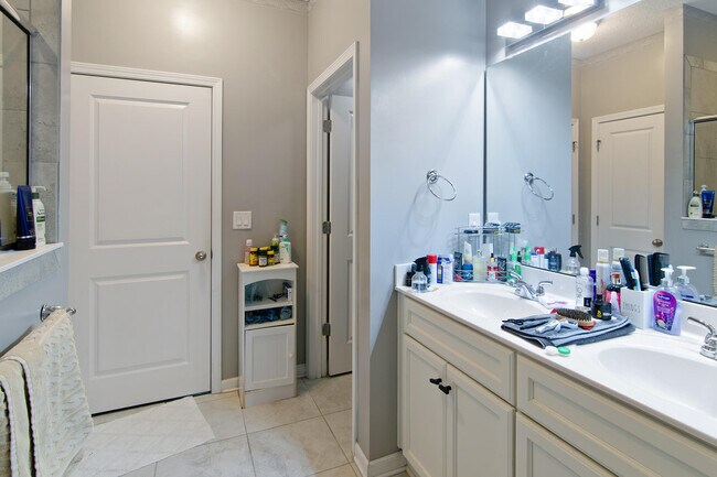 Building Photo - 3268 Chestnut Ridge Way