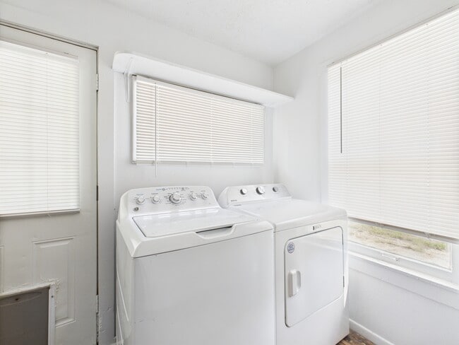 Building Photo - 138 Watson St