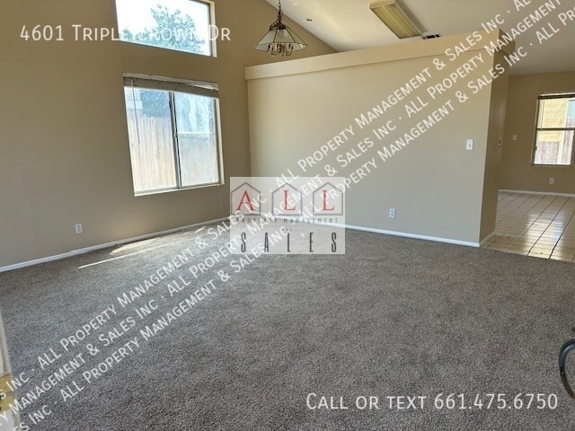Building Photo - 4601 Triple Crown Dr