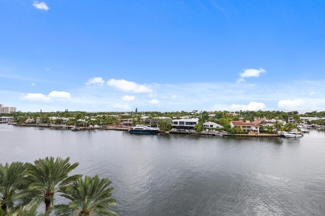 Building Photo - 20201 E Country Club Dr