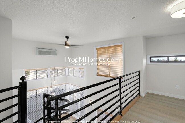Building Photo - Updated Two Level Condo in the Heart of Do...
