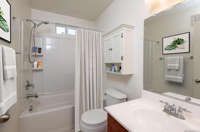 Building Photo - Spacious 4BR/4BA Tri-Level Coastal Townhome | 2 Car Garage | Washer & Dryer | Point Loma