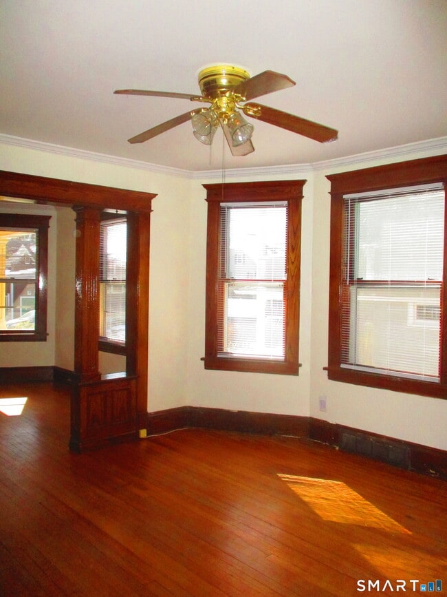 Building Photo - 247 Flax Hill Rd