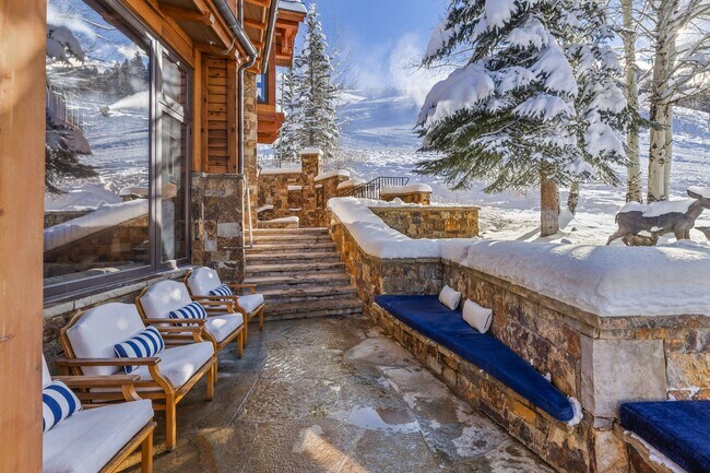 Building Photo - 472 Thunderbowl Ln