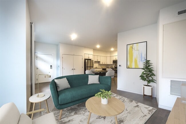 Building Photo - 100 Cabot St