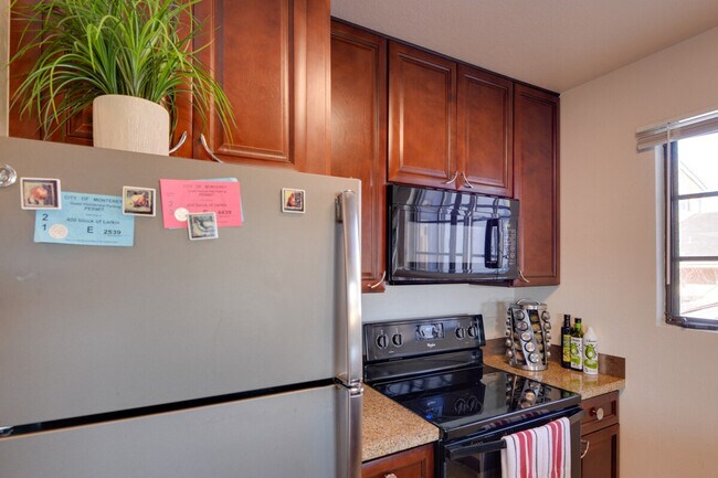 Building Photo - 434 Larkin St