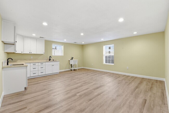 Building Photo - 3911 Fulton St