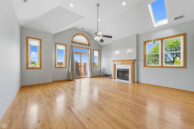 Building Photo - 119 N Mozart St