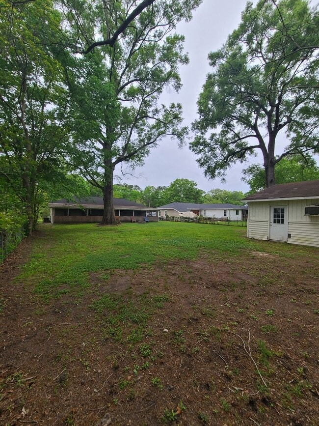 Building Photo - Comfortable Living in the Heart of Goose Creek