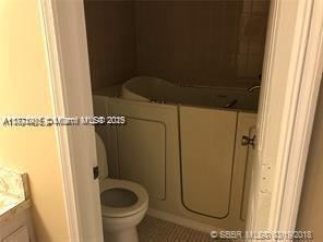 Building Photo - 9470 Live Oak Pl